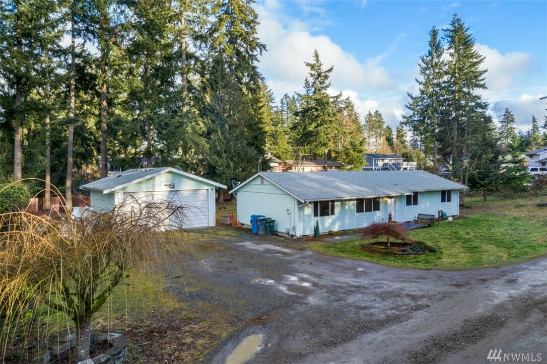 Property Photo:  8308 186th Ave E  WA 98391 