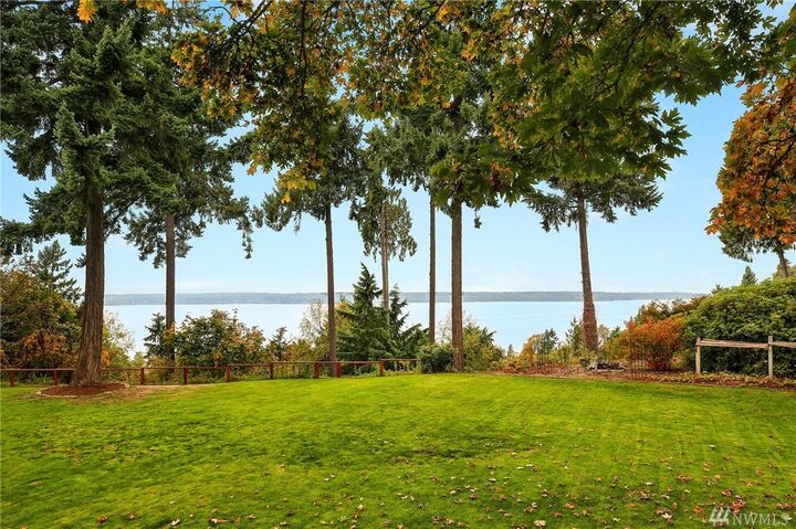 Property Photo: 610 SW 207th Place WA 98166