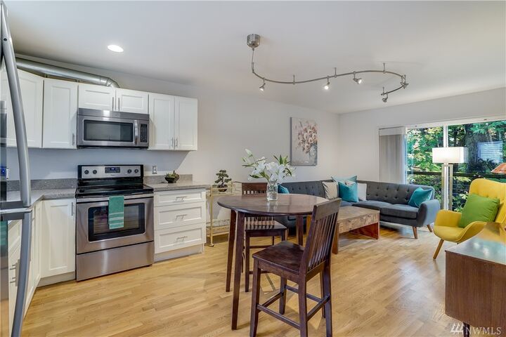 Property Photo:  3406 W Government Way 2  WA 98199 