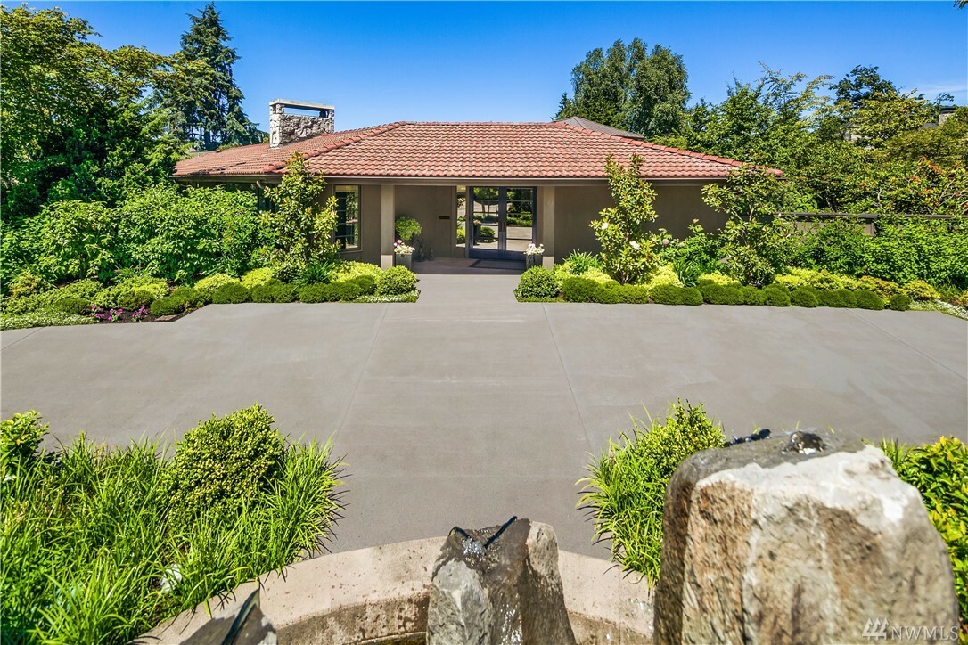 Property Photo:  2100 Broadmoor Dr E  WA 98112 