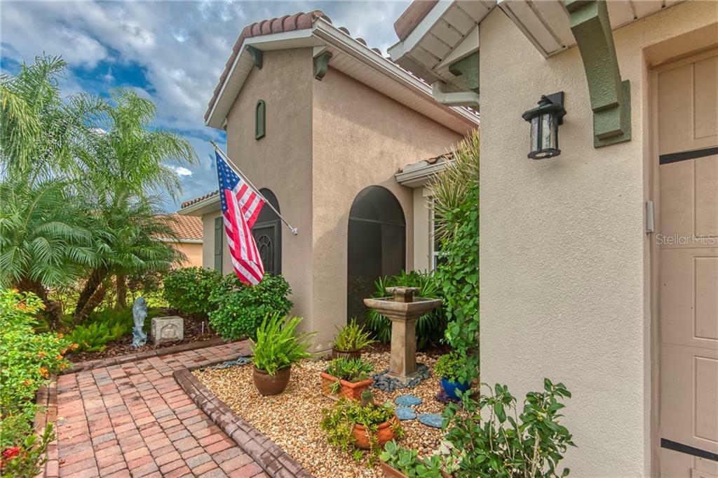 Property Photo:  825 San Raphael Street  FL 34759 