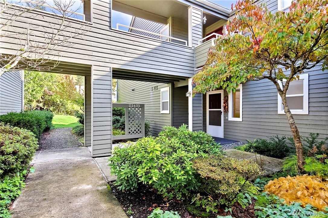 Property Photo:  22435 SE 42nd Terrace 1180  WA 98029 