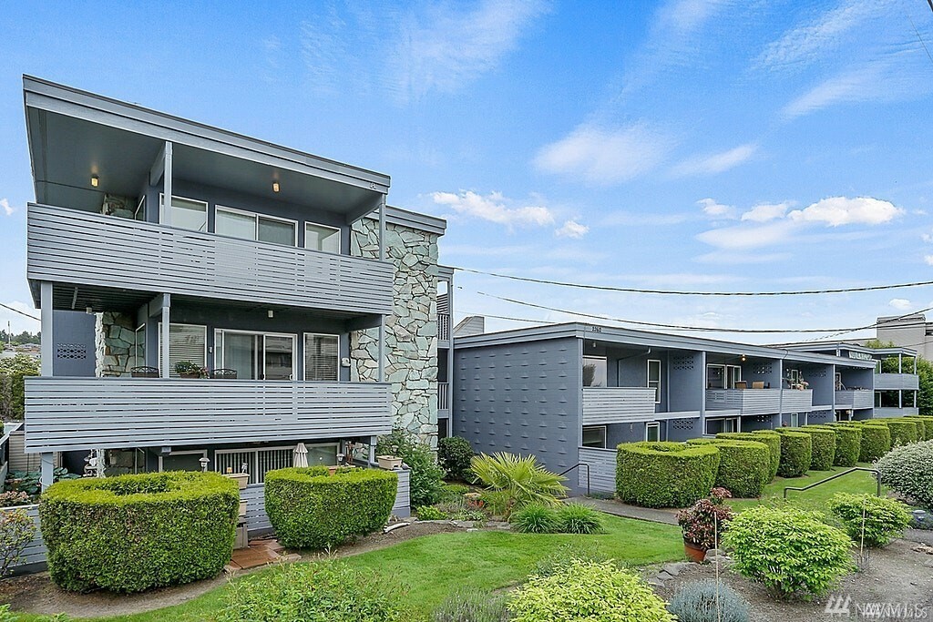 Property Photo: 22612 6th Ave S 18 WA 98198