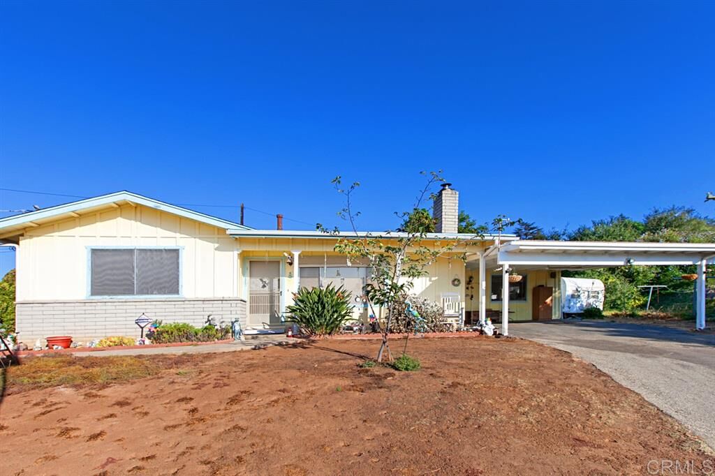 Property Photo:  1706 Acacia Lane  CA 92028 