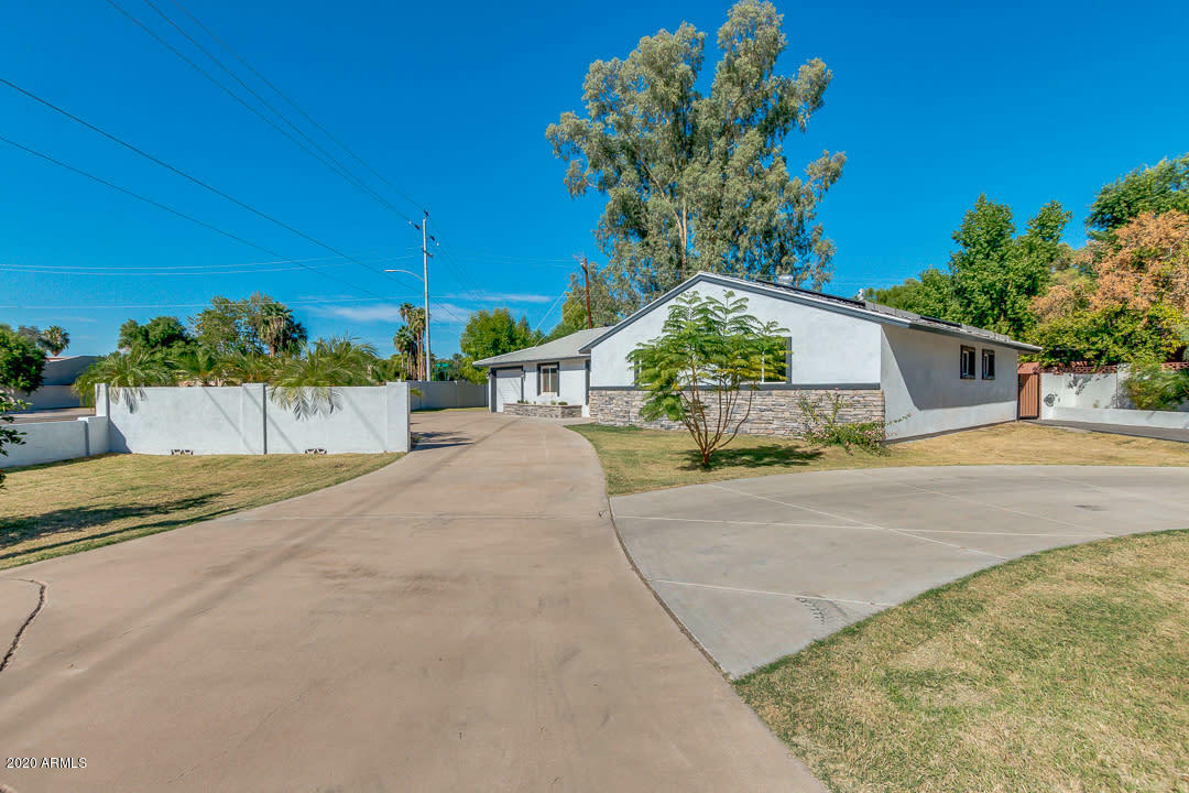 Property Photo:  702 E Winter Drive  AZ 85020 