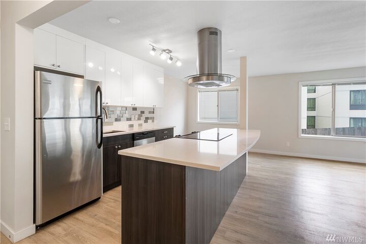 Property Photo:  715 Nob Hill Ave N  WA 98109 