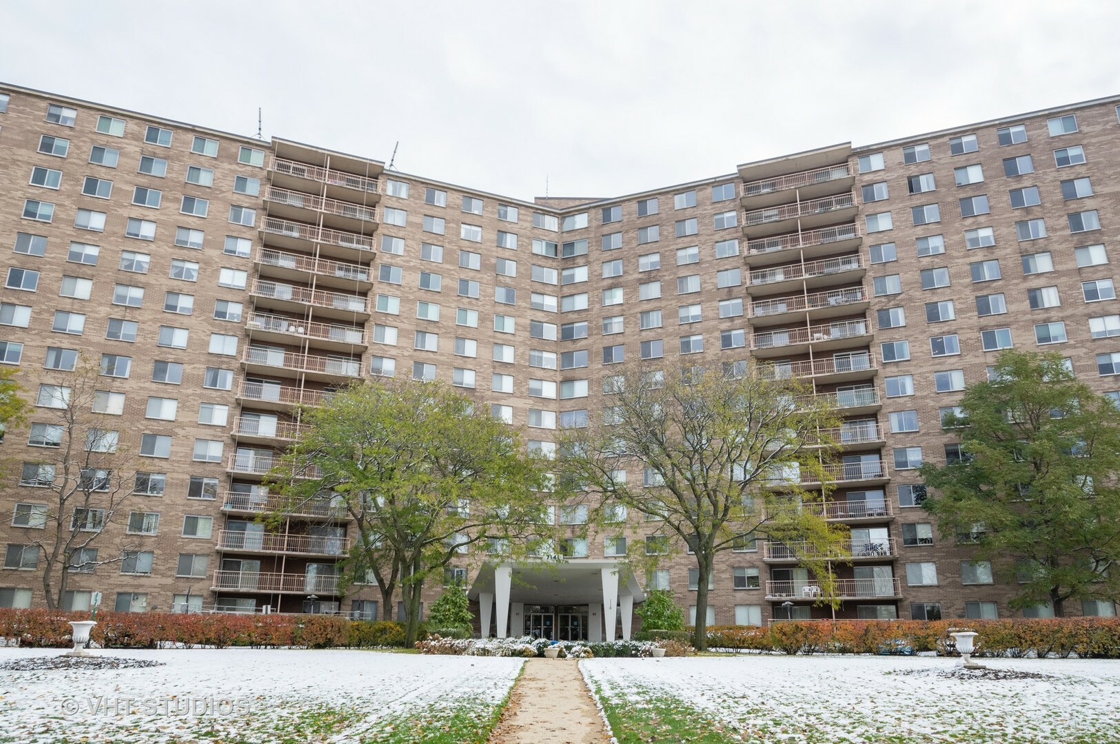 Property Photo:  7141 North Kedzie Avenue 905  IL 60645 