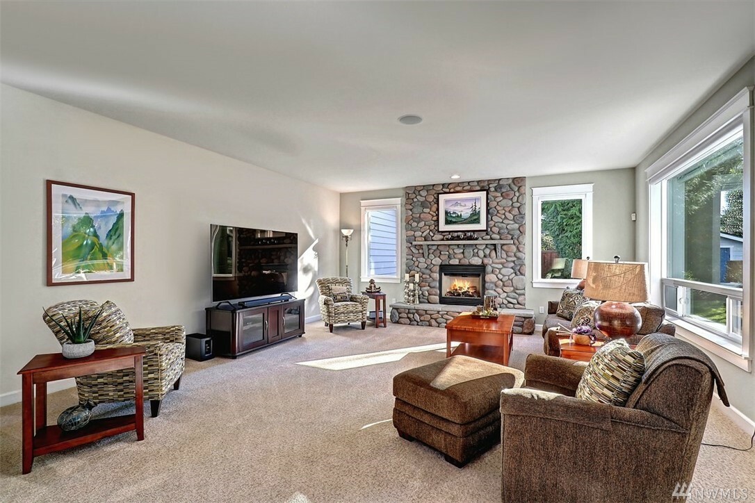 Property Photo:  512 118th St NE  WA 98270 