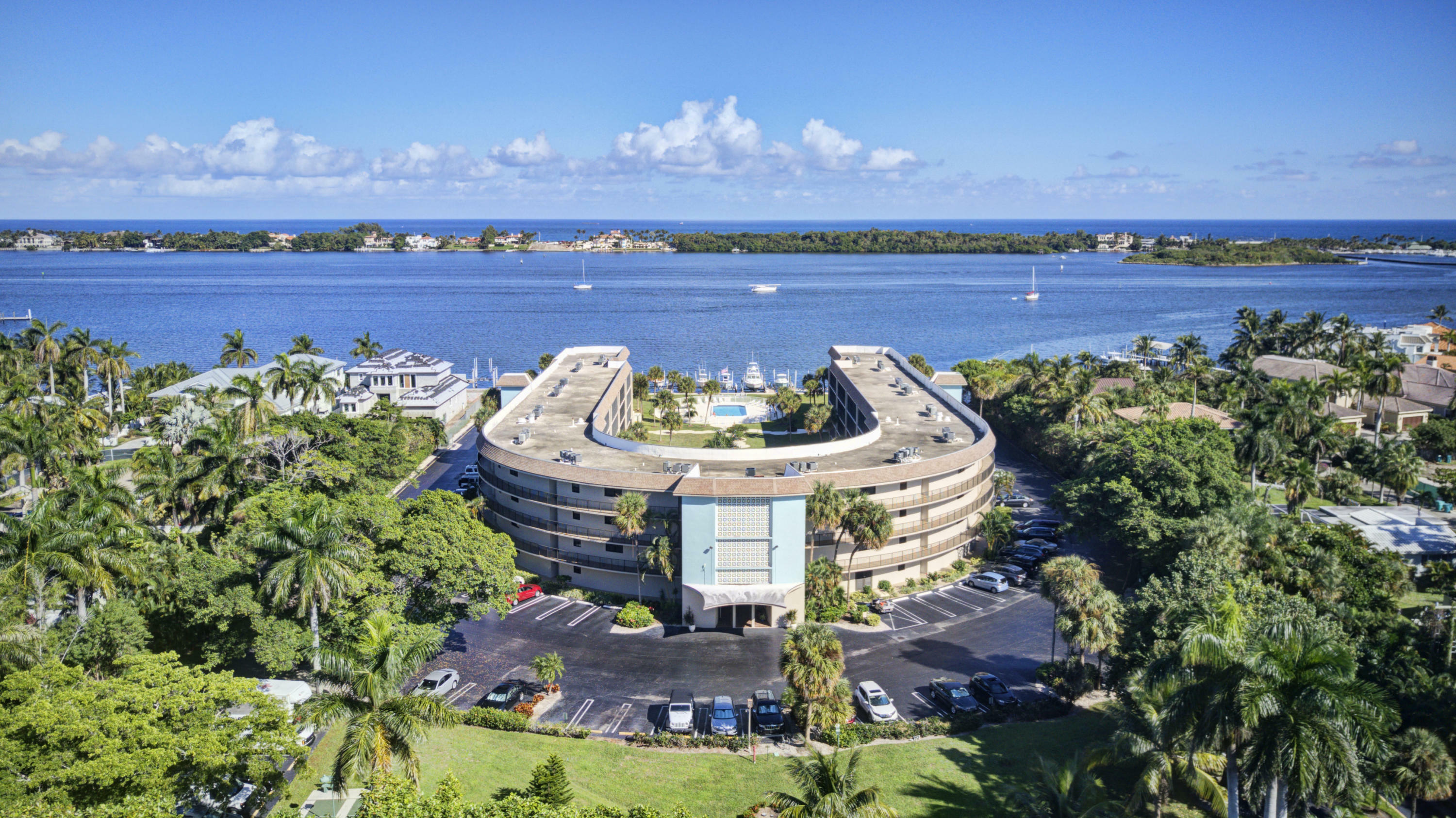 Property Photo:  2424 N Federal Highway 107  FL 33435 