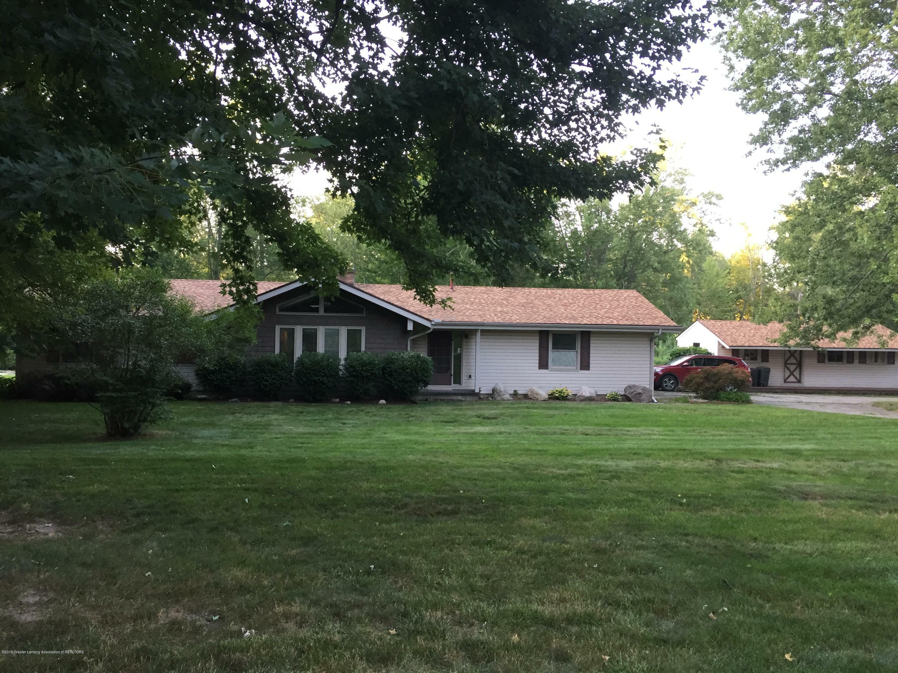 Property Photo:  805 E Dill Drive  MI 48820 