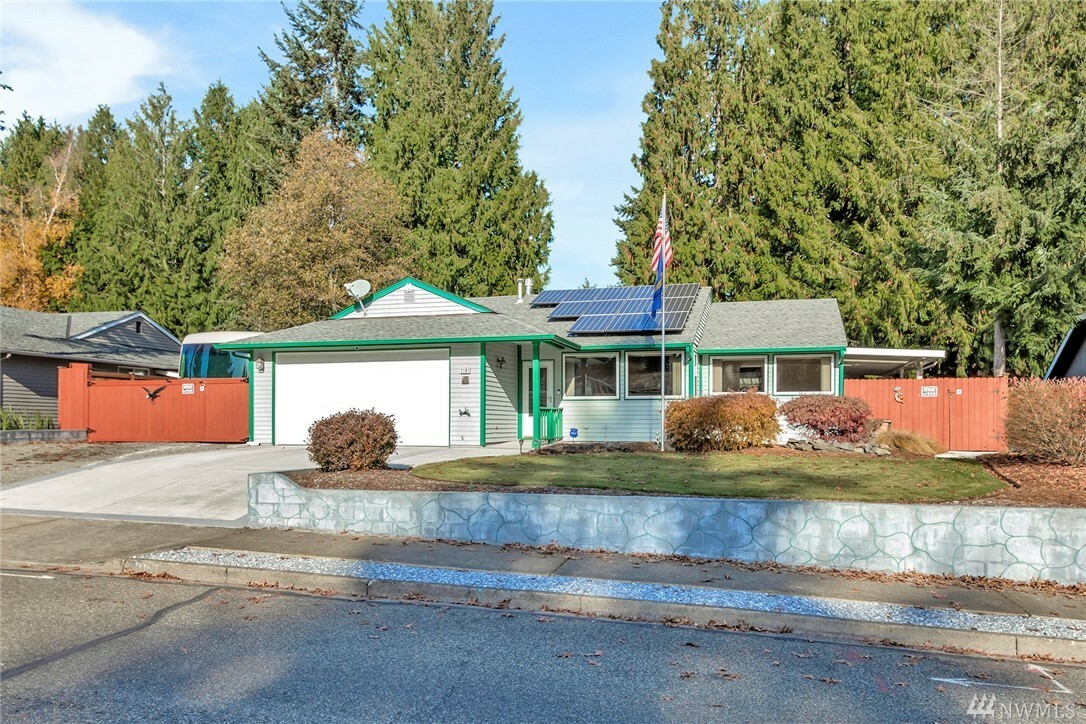 Property Photo: 2101 Manorwood Dr SE WA 98374