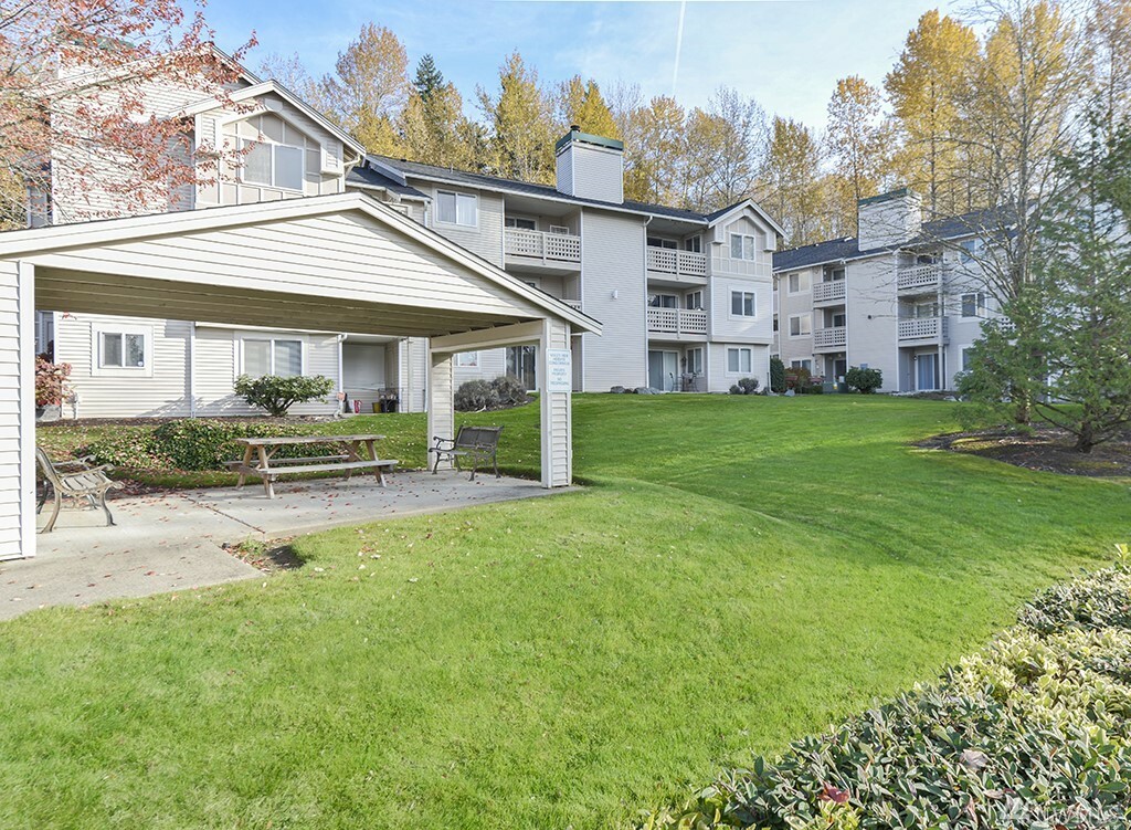 Property Photo:  4200 Smithers Ave S B-103  WA 98055 