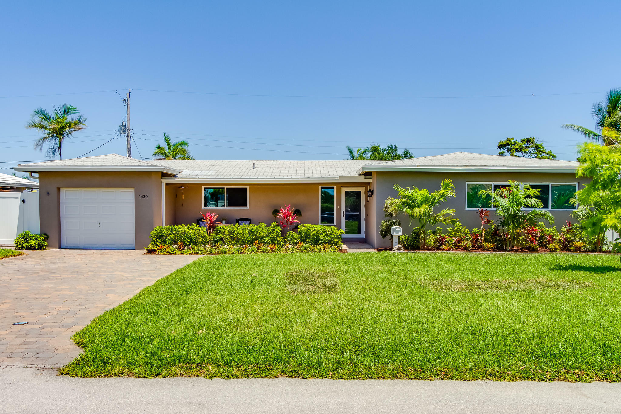 Property Photo:  1439 SE 8th Court  FL 33441 