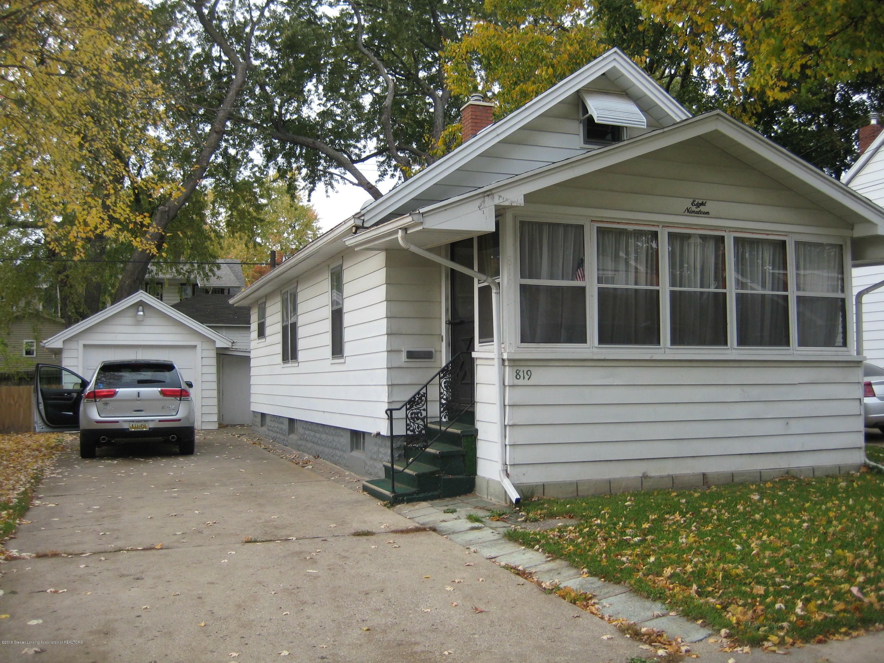 Property Photo:  819 Cawood Street  MI 48915 