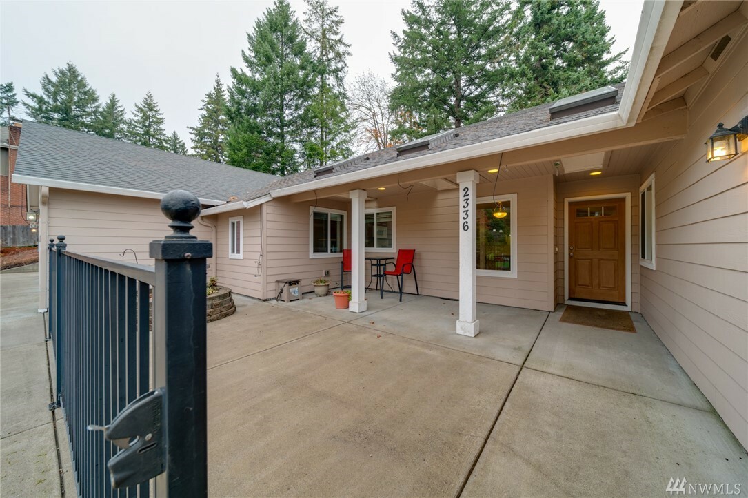 Property Photo:  2336 W Castleman St  WA 98632 