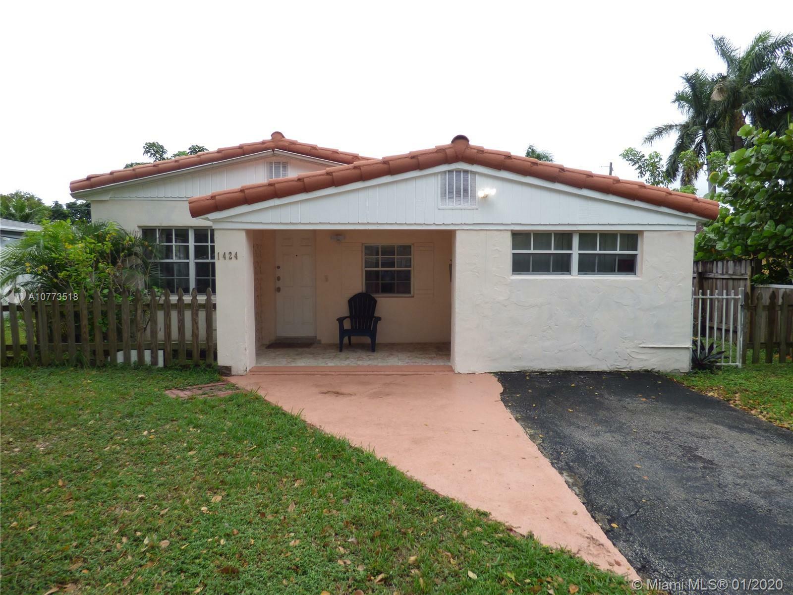 Property Photo: 1424 NE 174th St FL 33162