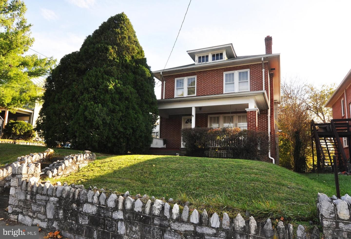 Property Photo: 811 Berryville Avenue VA 22601