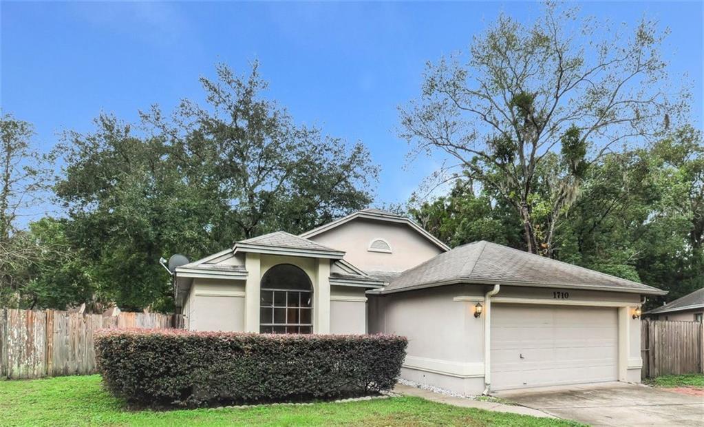 Property Photo: 1710 Waterbeach Court FL 32703