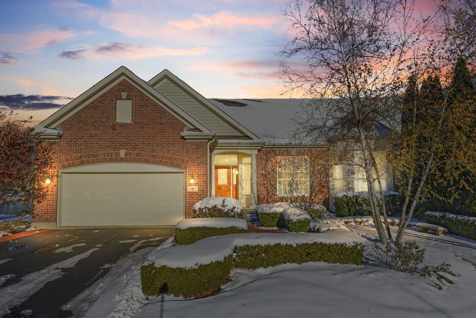 Property Photo:  5 Sugar Maple Court  IL 60156 