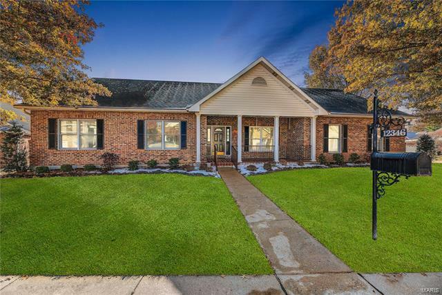Property Photo: 12346 Courtyard Lake Drive 63127