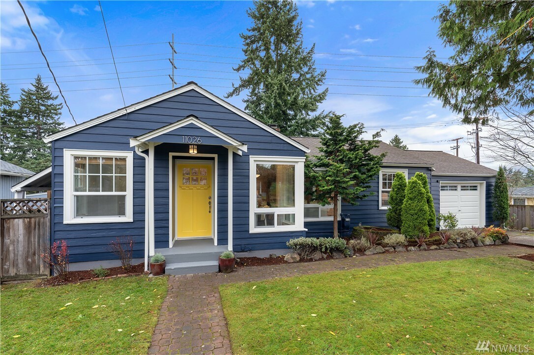Property Photo: 11026 Fremont Ave N WA 98133