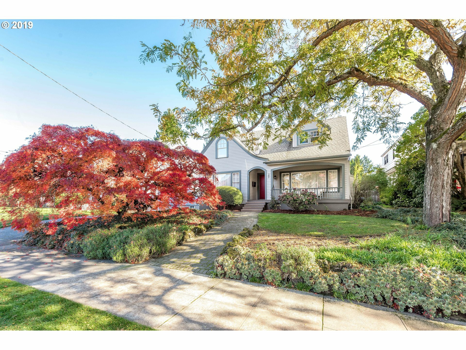 Property Photo: 240 SE 44th Ave OR 97215