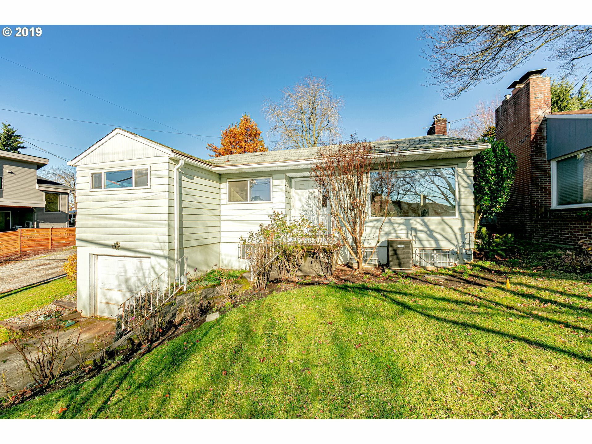 Property Photo: 4107 SE Knapp St OR 97202