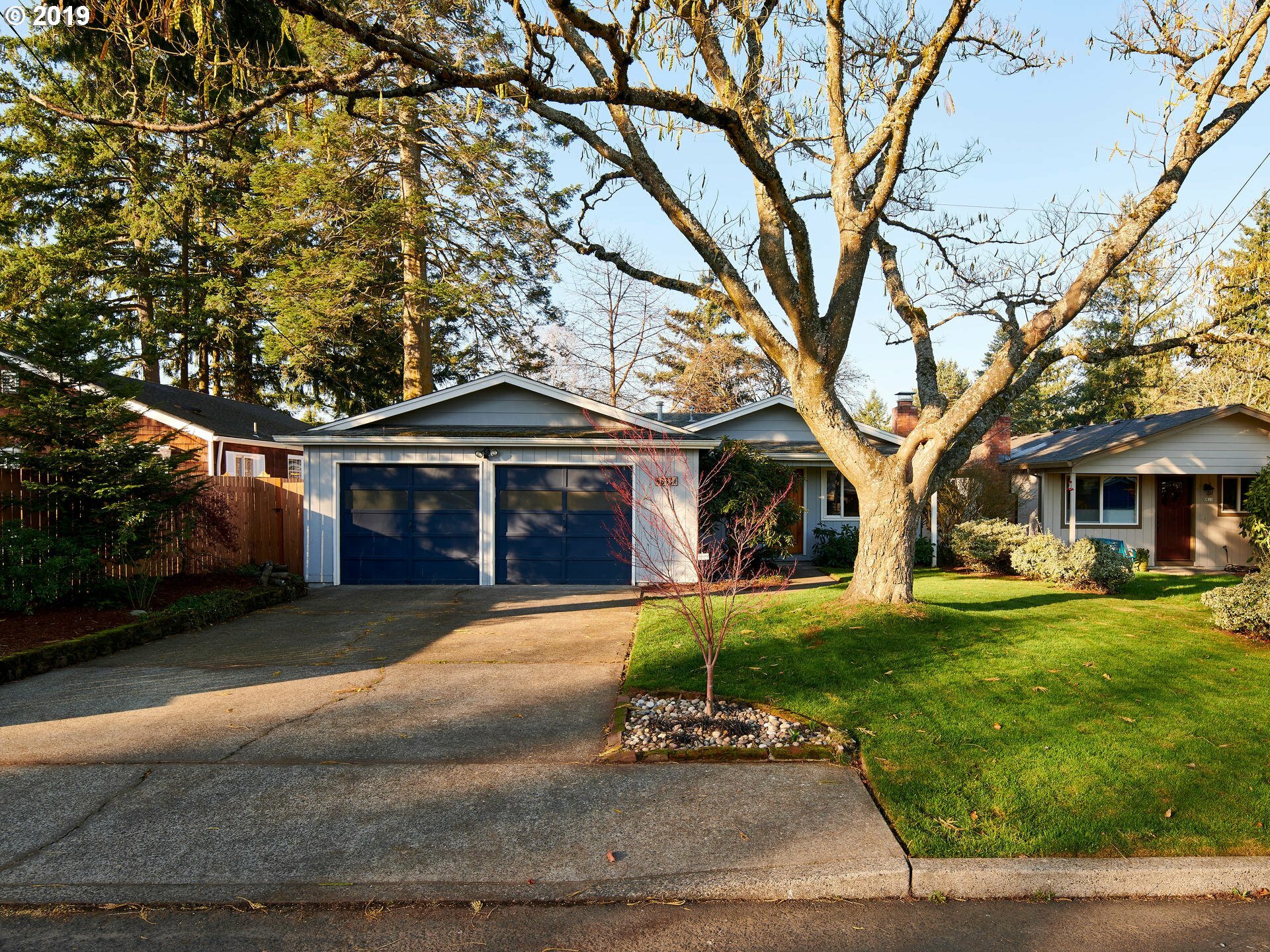 Property Photo:  8833 SW 53rd Ave  OR 97219 
