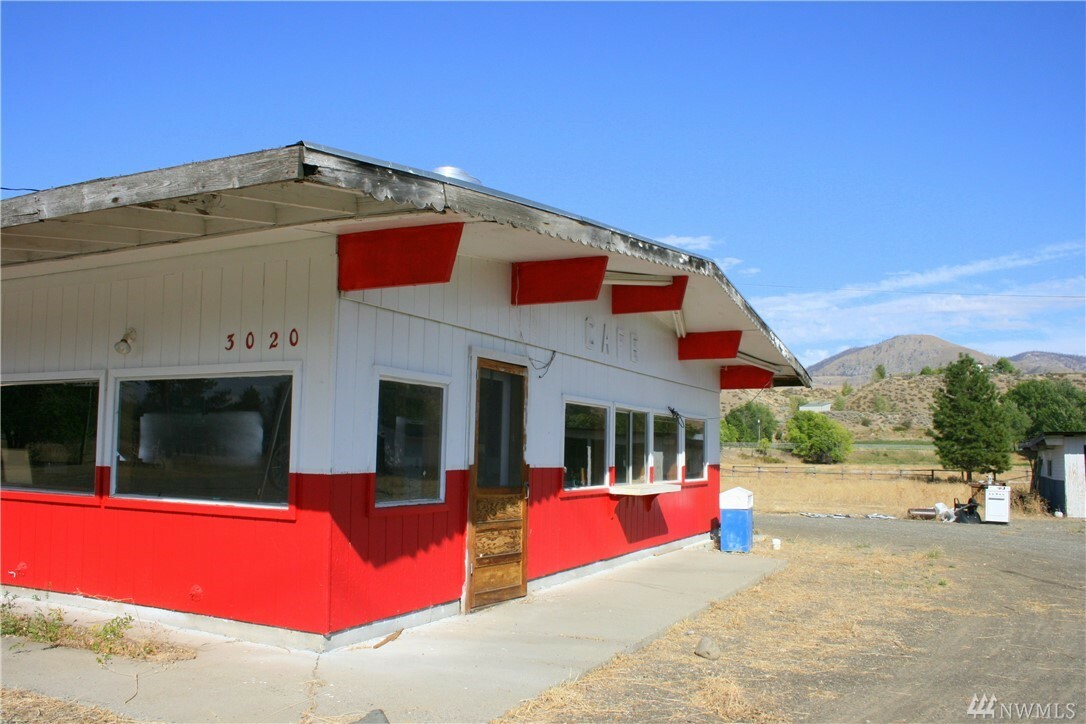 Property Photo: 3020 Highway 153 WA 98856