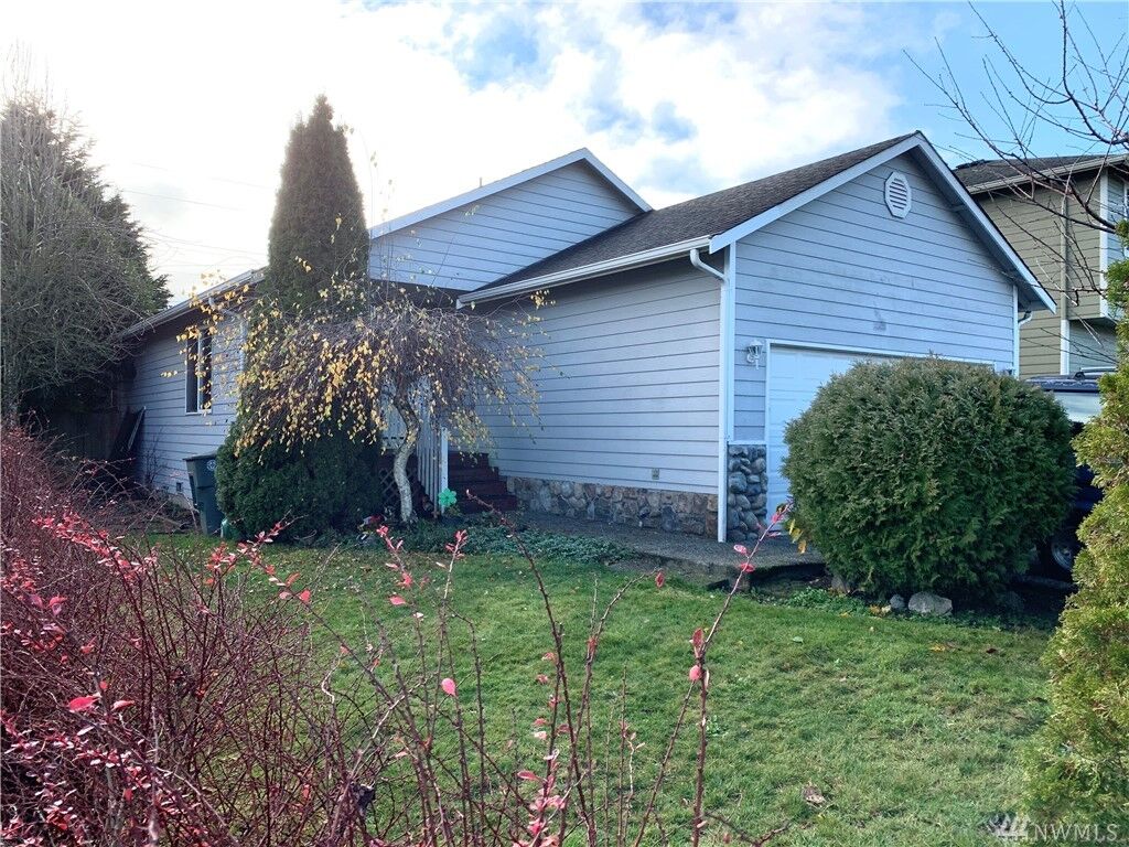 Property Photo:  703  21st Place  WA 98290 