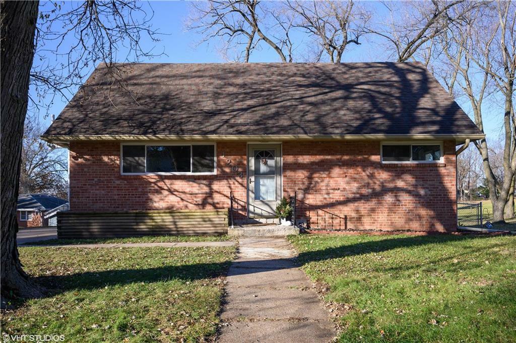 Property Photo:  1203 N C Street  IA 50125 