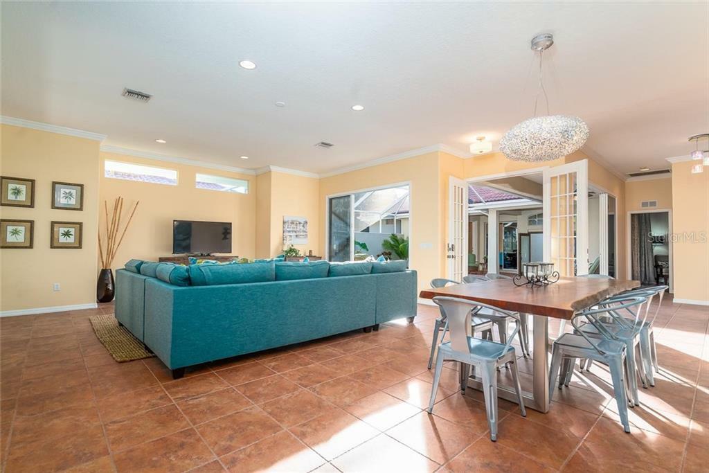 Property Photo: 619 Wild Pine Way FL 34292