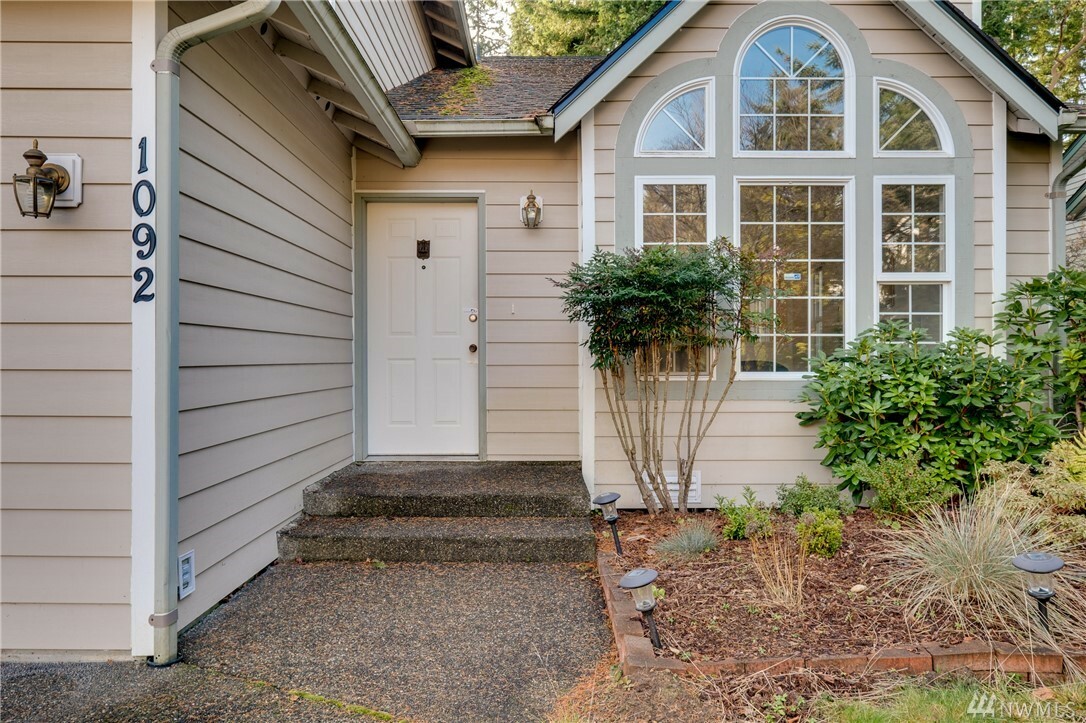 Property Photo:  1092 Thornwood Cir  WA 98383 