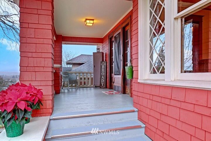 Property Photo: 3102 8th Street WA 98201