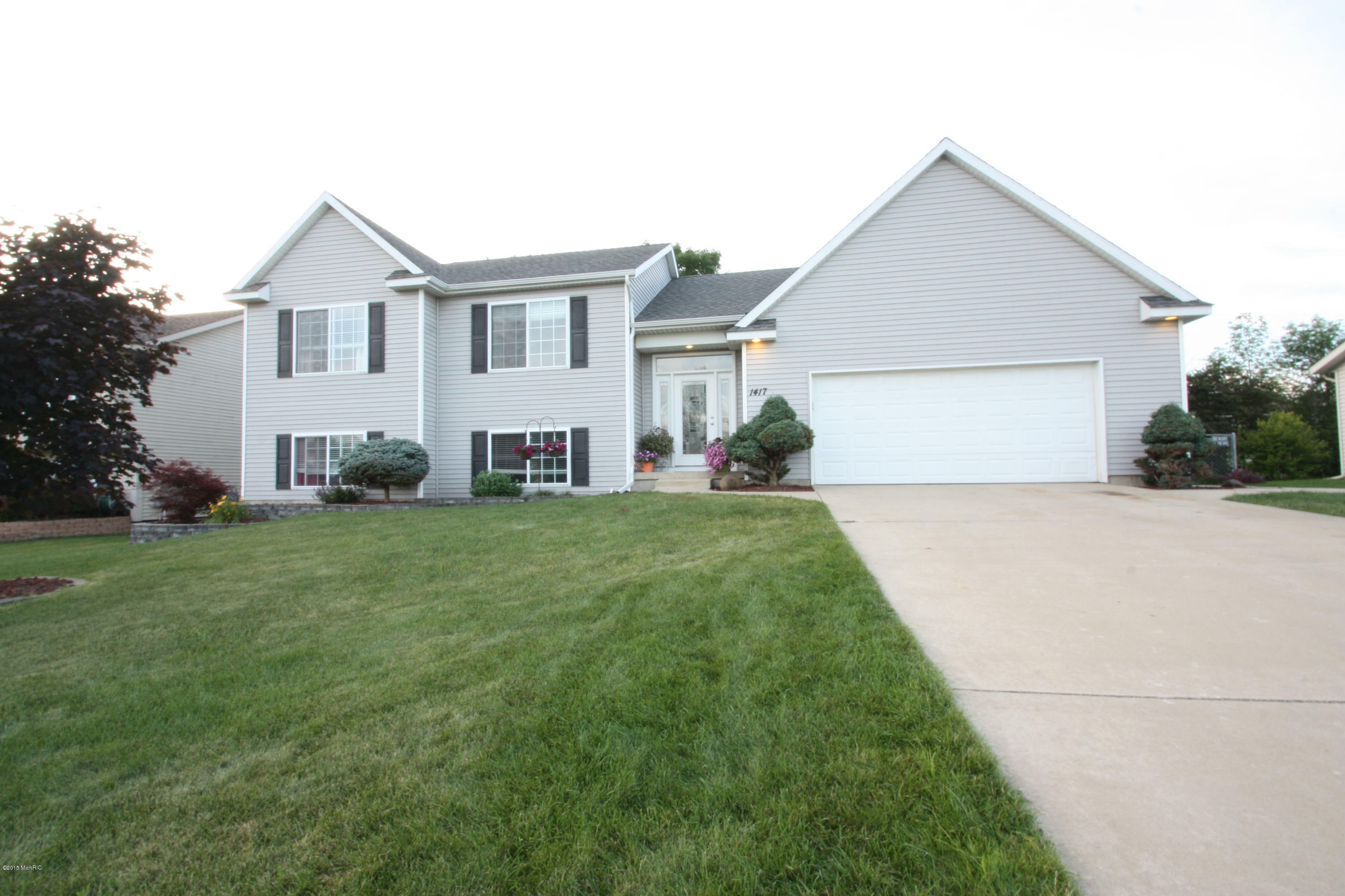 Property Photo:  1417 Smith Farms Court SE  MI 49508 