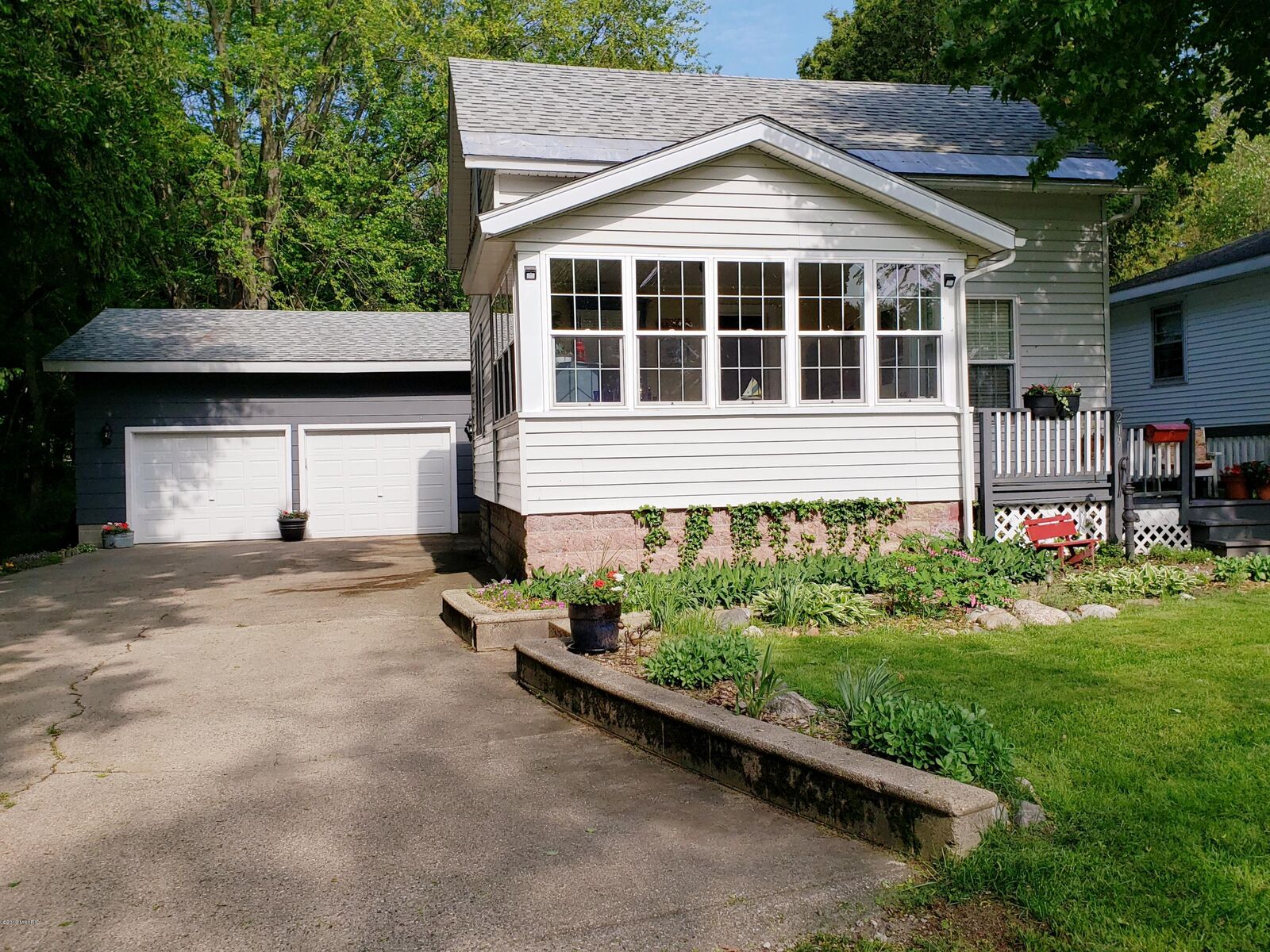 Property Photo: 219 N Livingston Street MI 49461