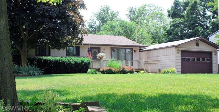 Property Photo:  905 Greenwood  MI 49333 