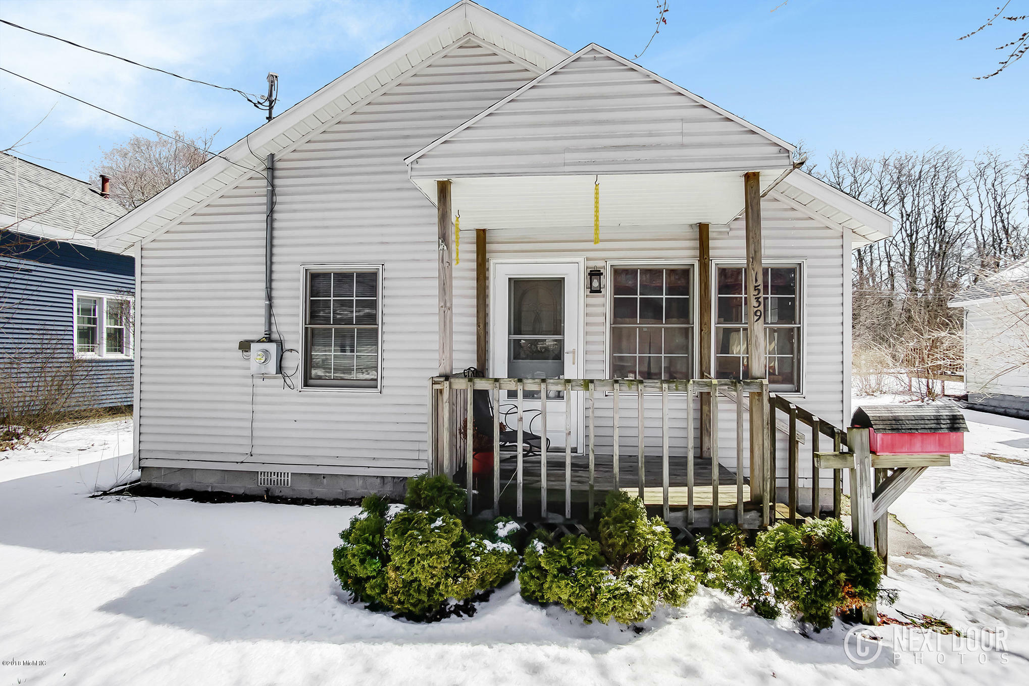 Property Photo:  1539 Montgomery Avenue  MI 49441 