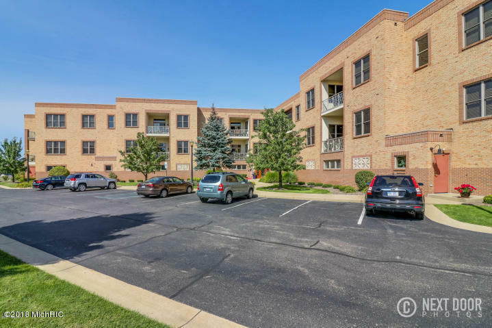 Property Photo:  29 E 6th Street  MI 49423 