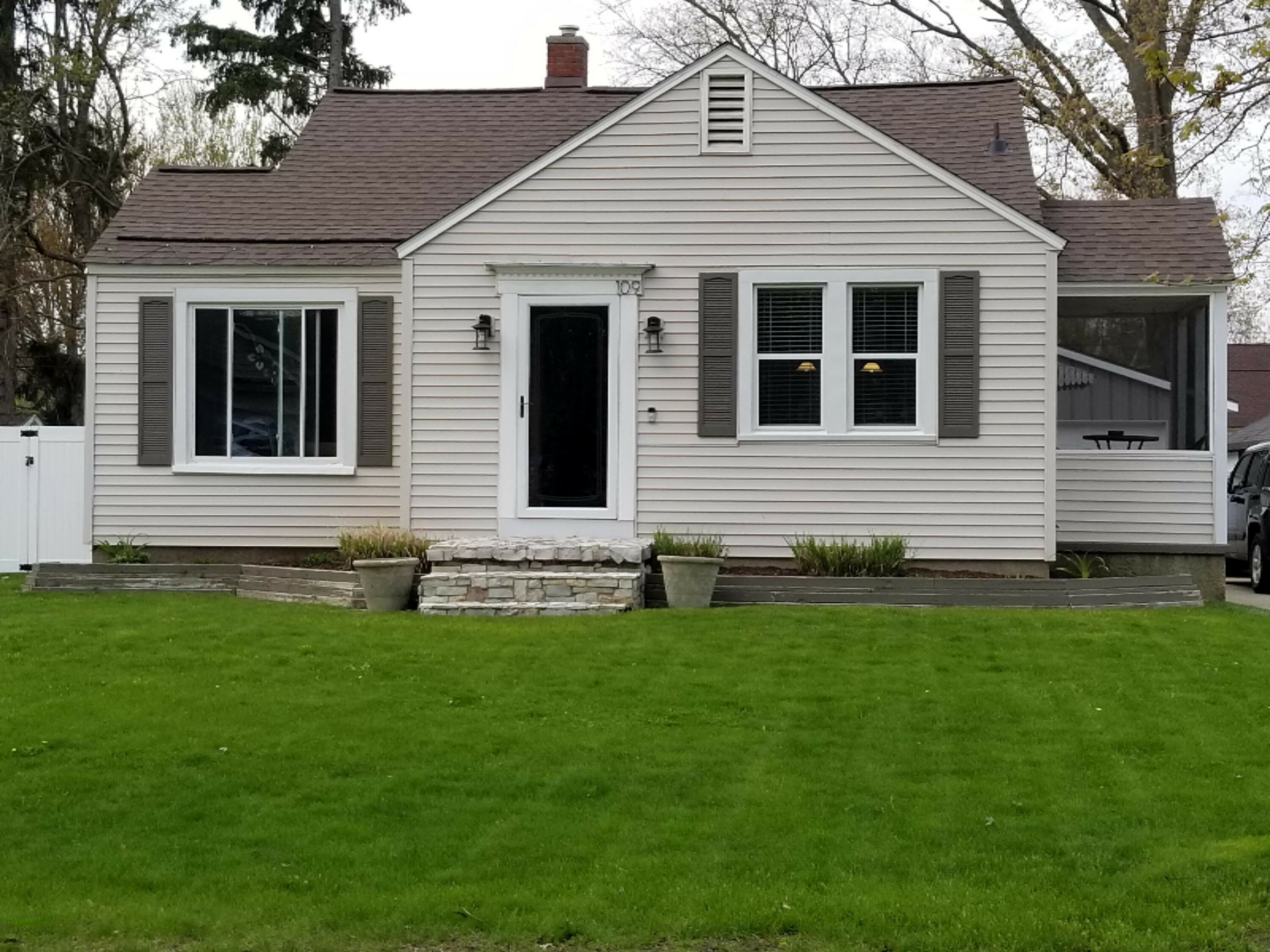 Property Photo:  109 E 34th Street  MI 49423 