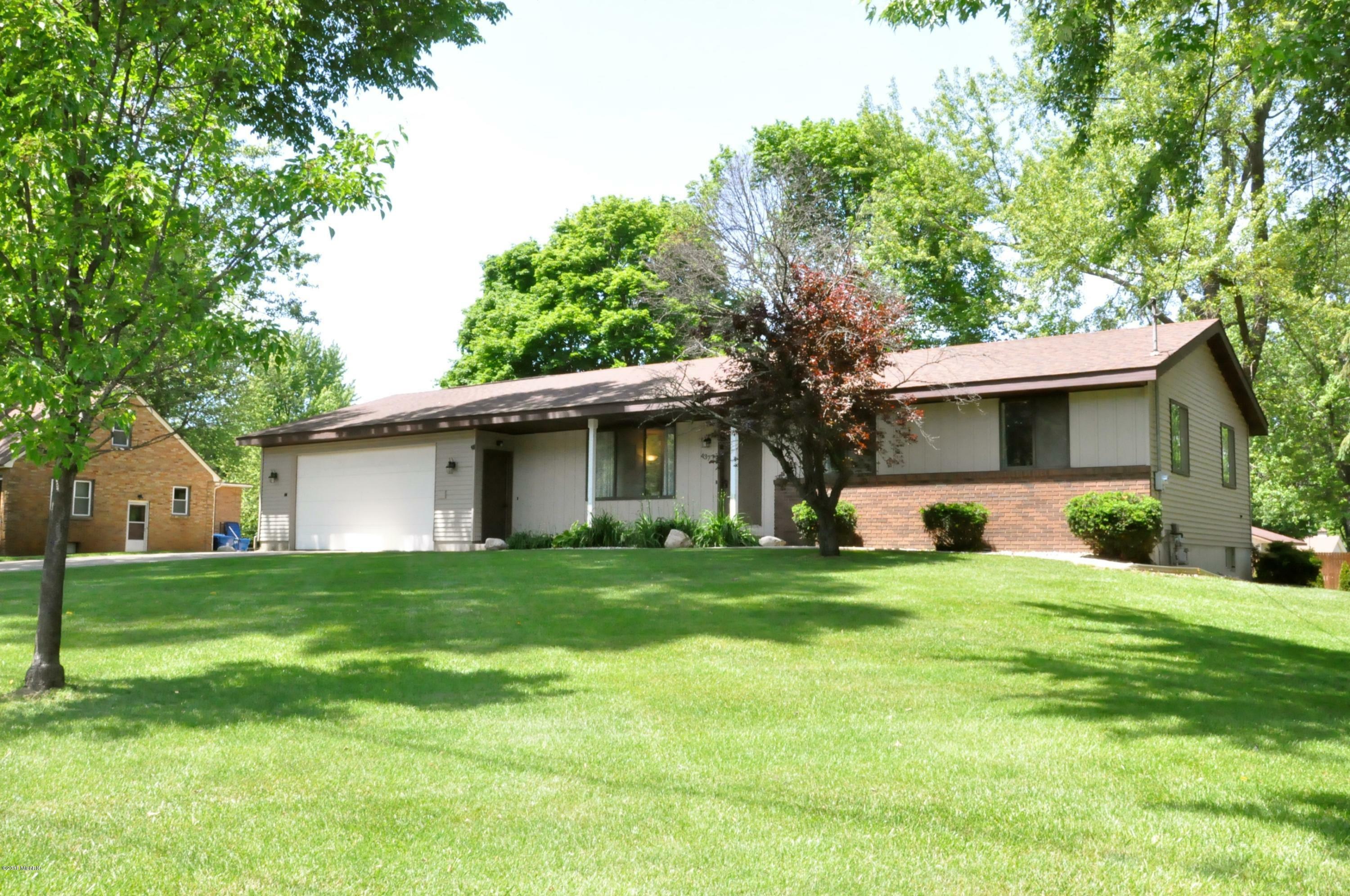 Property Photo: 437 W Lakewood Boulevard MI 49424