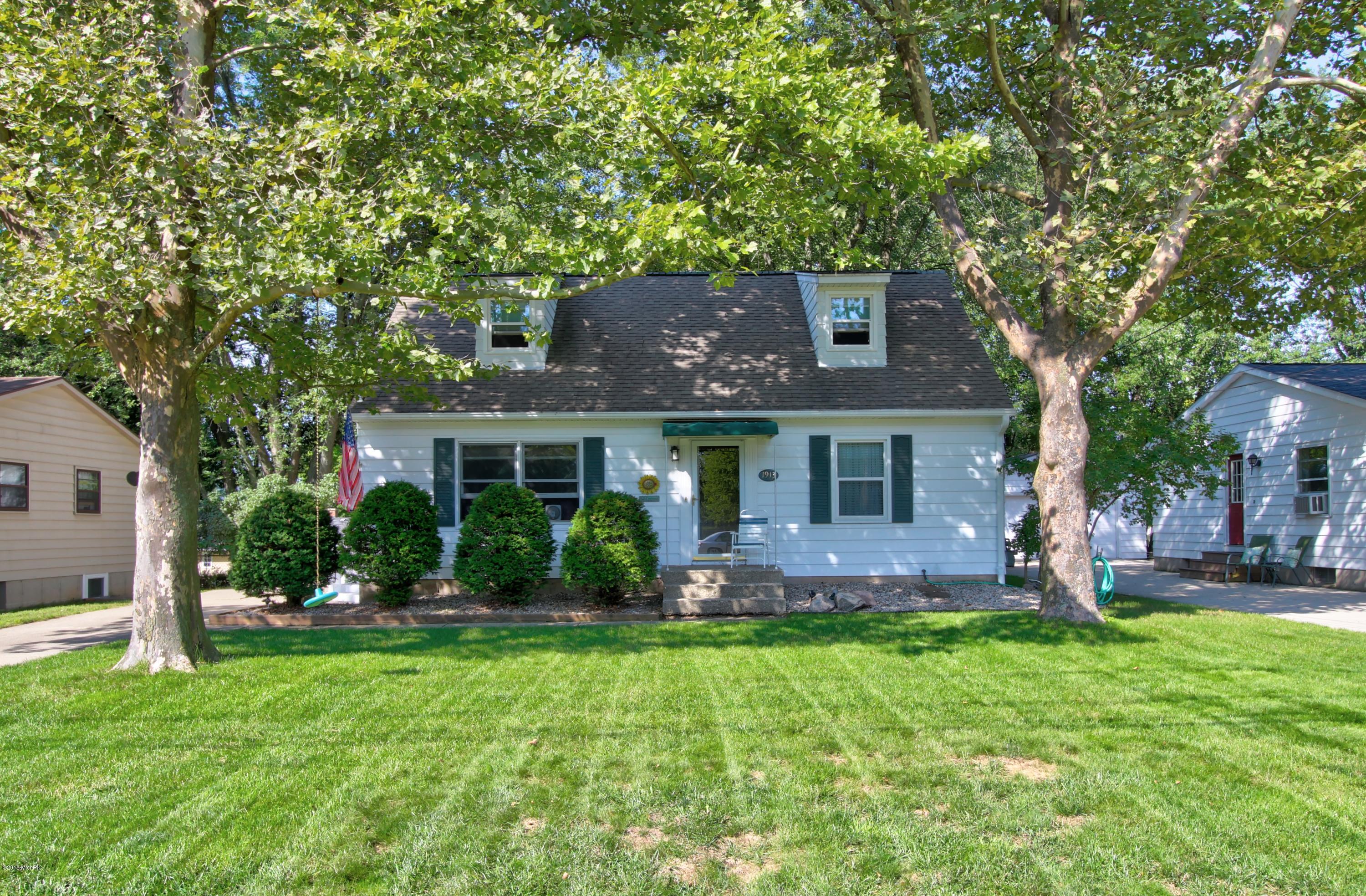 Property Photo: 1913 Sherwood Drive SE MI 49506