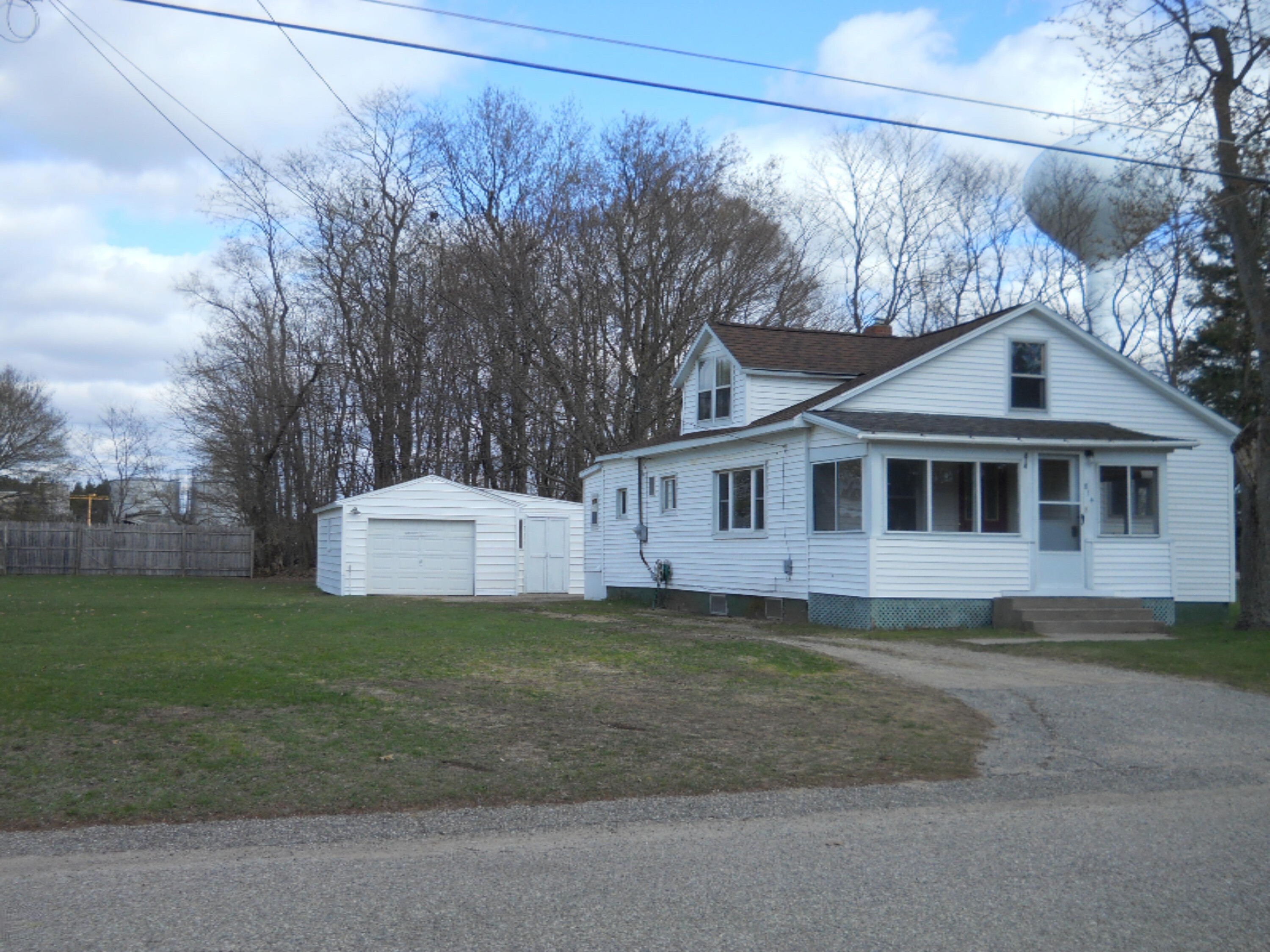 Property Photo: 814 N York Street MI 48809
