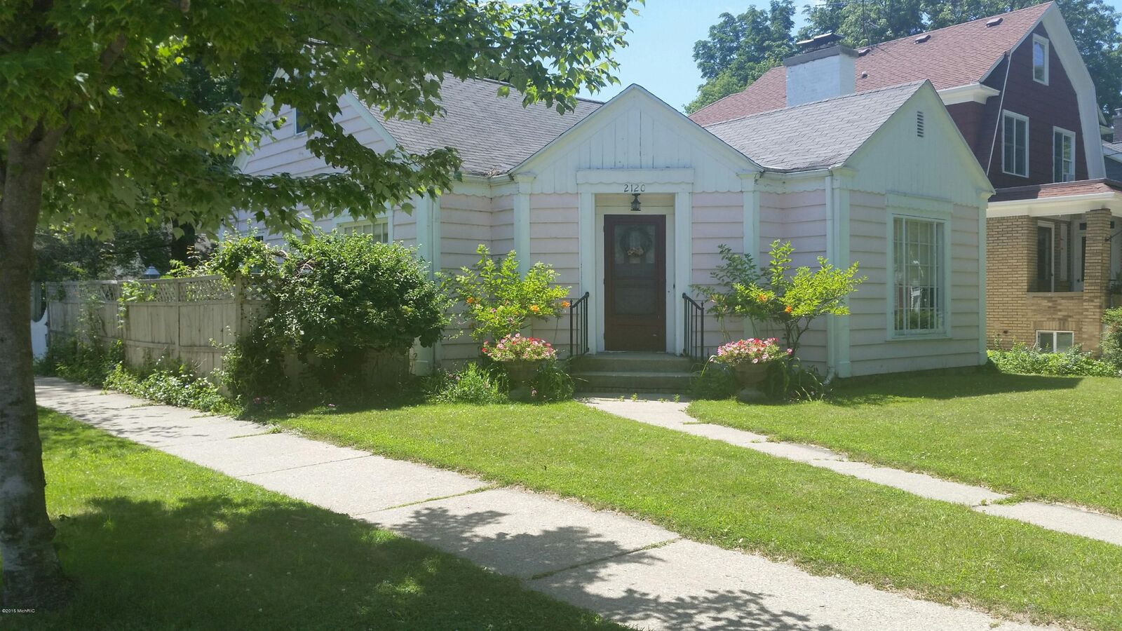 Property Photo:  2120 Wealthy Street SE  MI 49506 