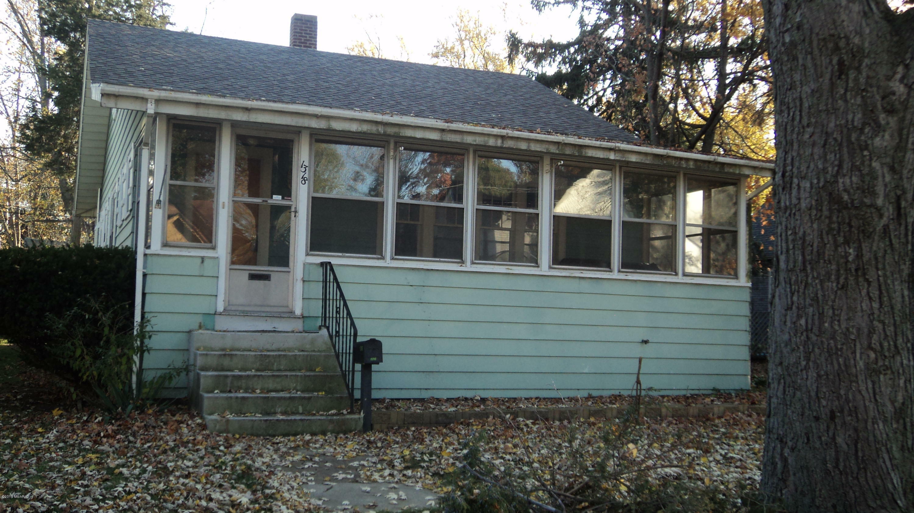 Property Photo:  1318 Harrison Avenue  MI 49085 