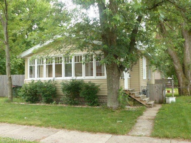 Property Photo:  1079 E Dale Avenue  MI 49442 