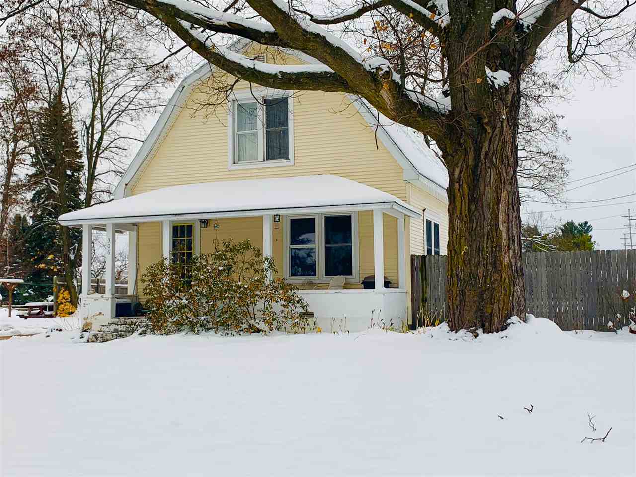Property Photo: 306 North MI 49727
