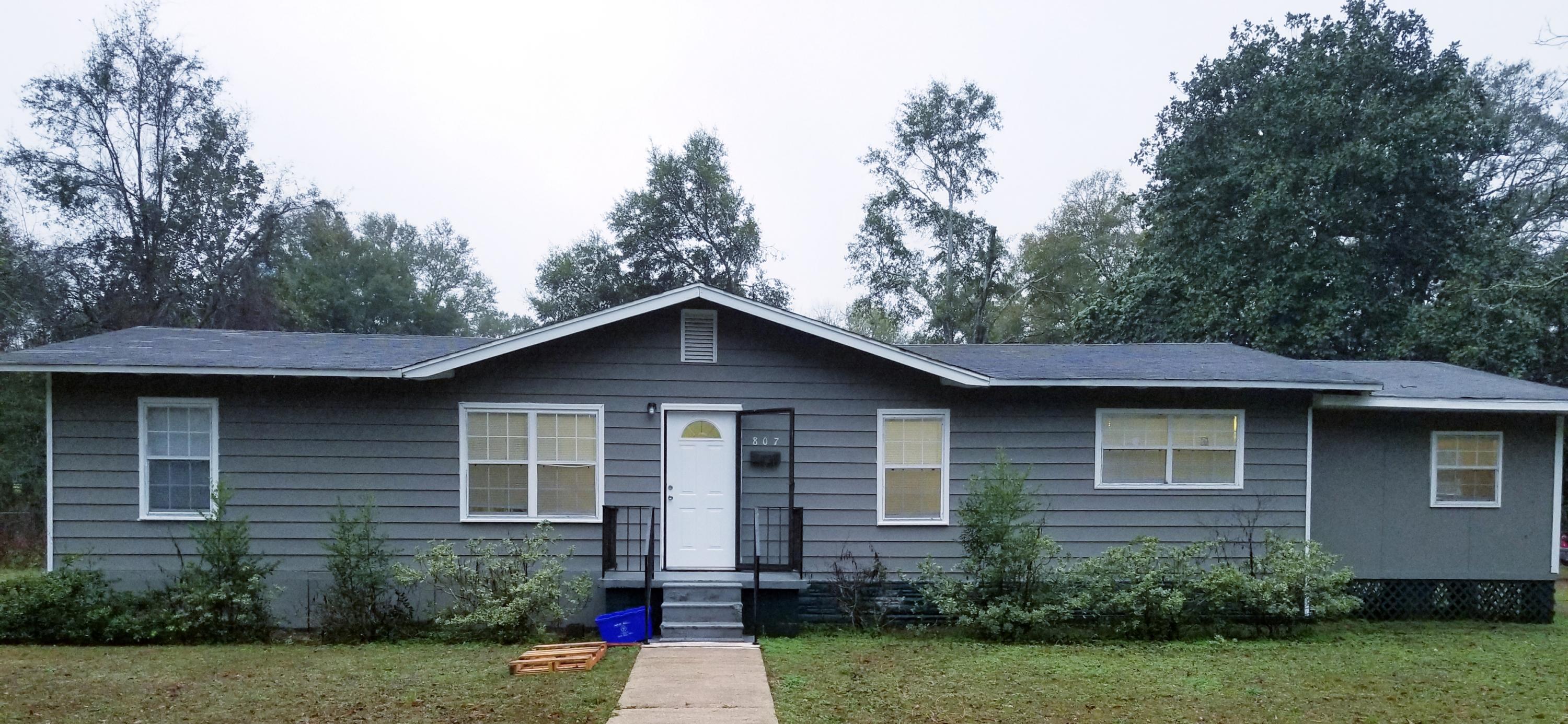 Property Photo: 807 E Chestnut Avenue FL 32539