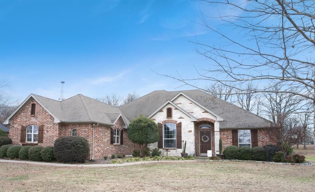 Property Photo:  2835 Mallard Drive  TX 75402 