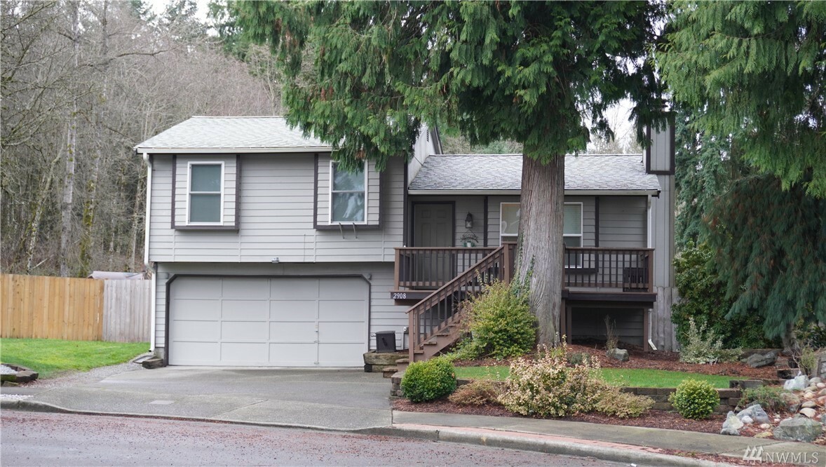 Property Photo:  2908 14th St SE  WA 98374 